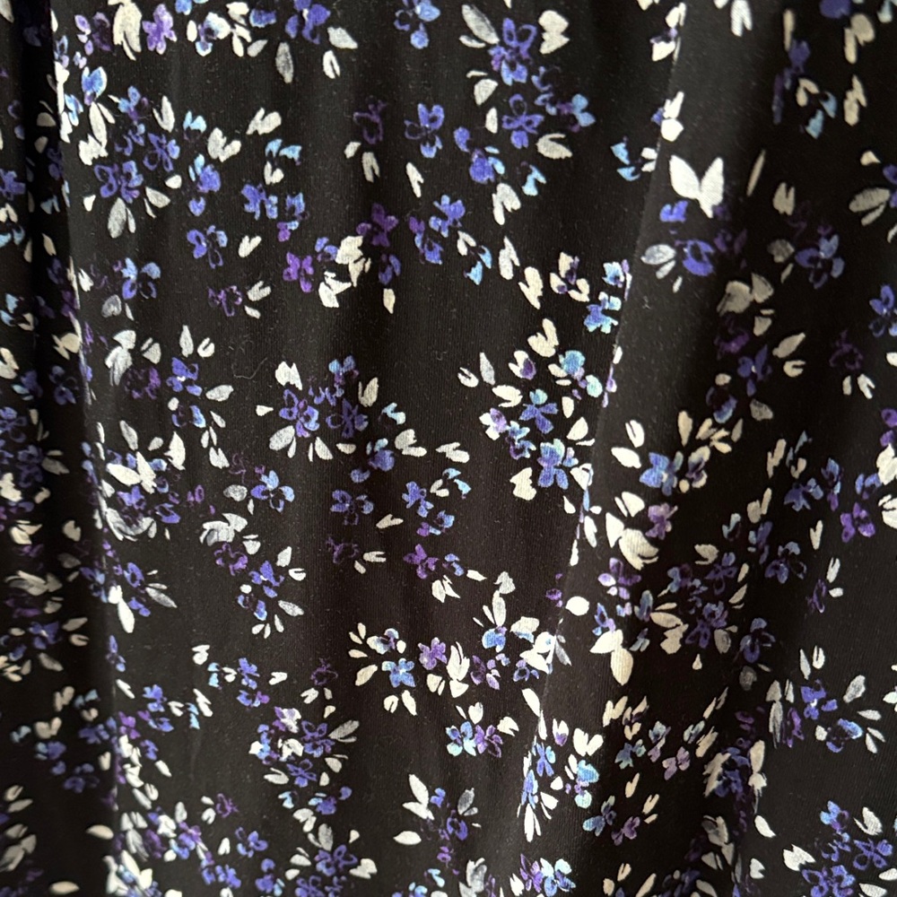 J. Jill Black Floral Long-Sleeve Keyhole Crewneck Blouse. - Picture 4 of 10